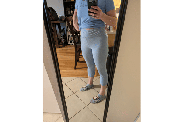 Blue Capri Leggings Seems Very Comnfortable